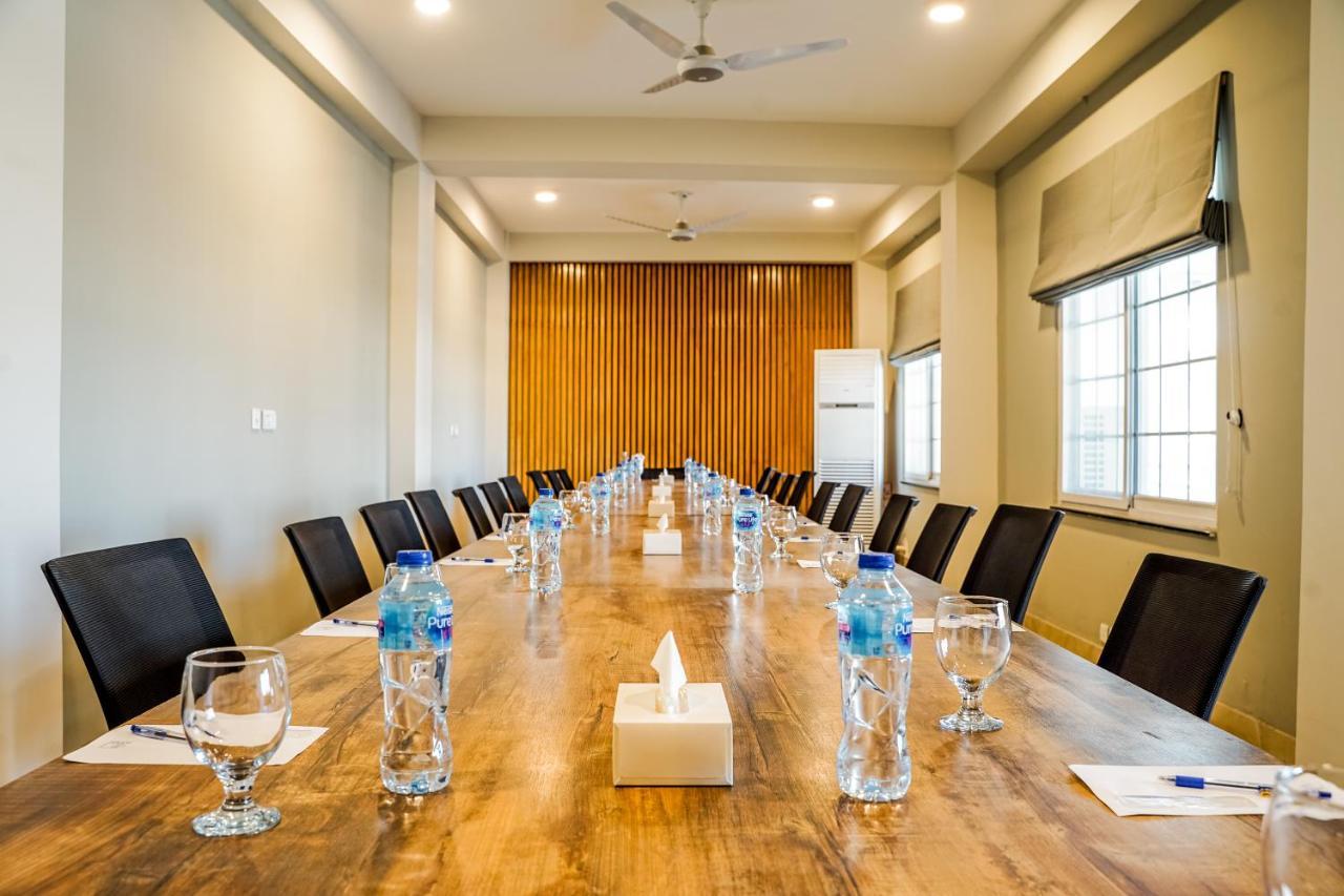 Roomy Crossroads Hotel, Πεσαβάρ Εξωτερικό φωτογραφία