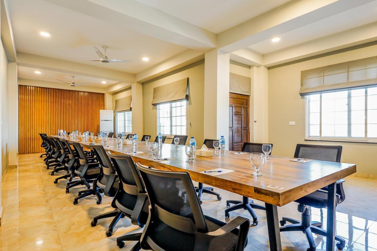 Roomy Crossroads Hotel, Πεσαβάρ Εξωτερικό φωτογραφία